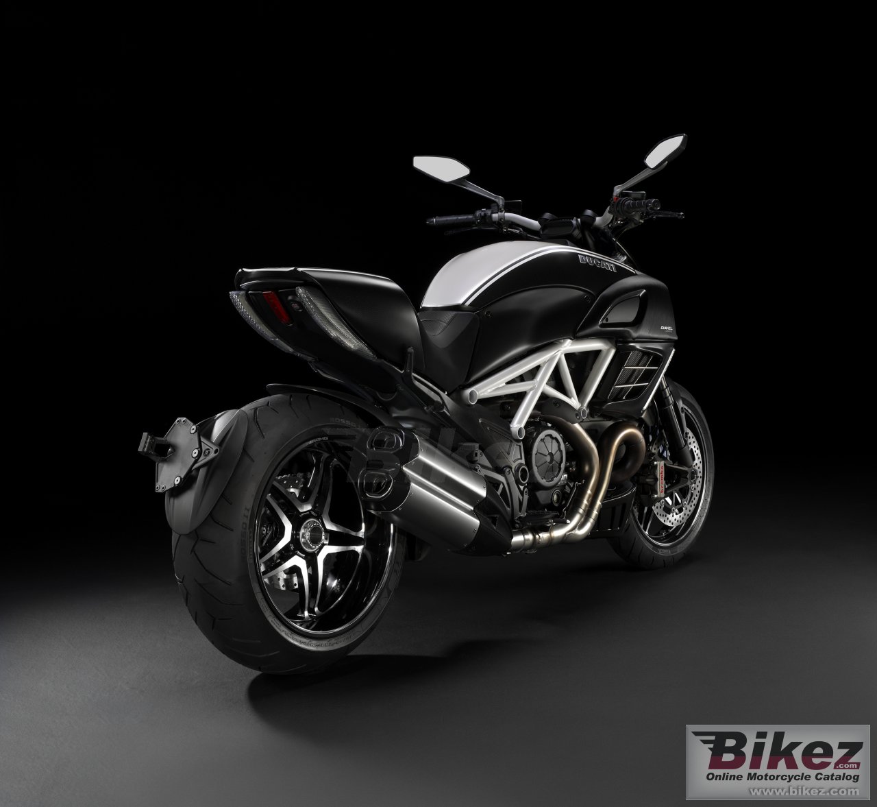 Big Ducati diavel amg picture and wallpaper from Bikez.com